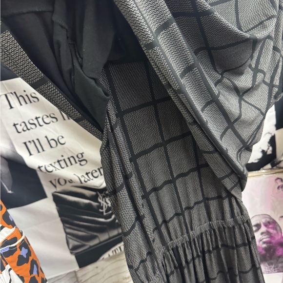 Iniqlo Black Grid Pattern Women's Dress - Picture 6 of 6